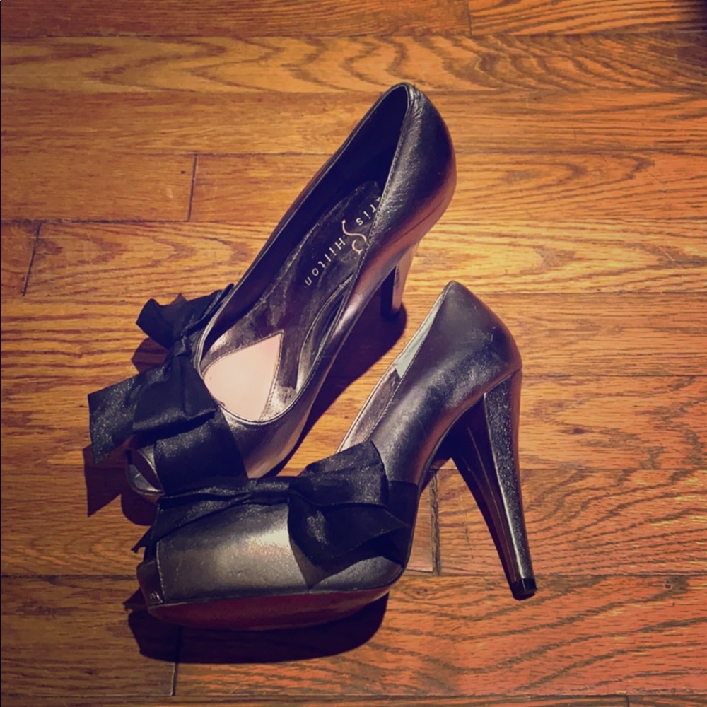 Paris Hilton Destiny peep toe